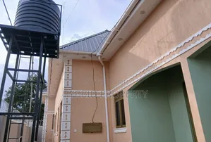 7bdrm Apartment in Kasubi Along Hoima, Rubaga for sale