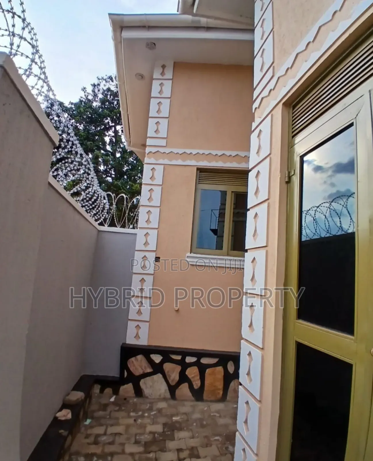 7bdrm Apartment in Kasubi Along Hoima, Rubaga for sale