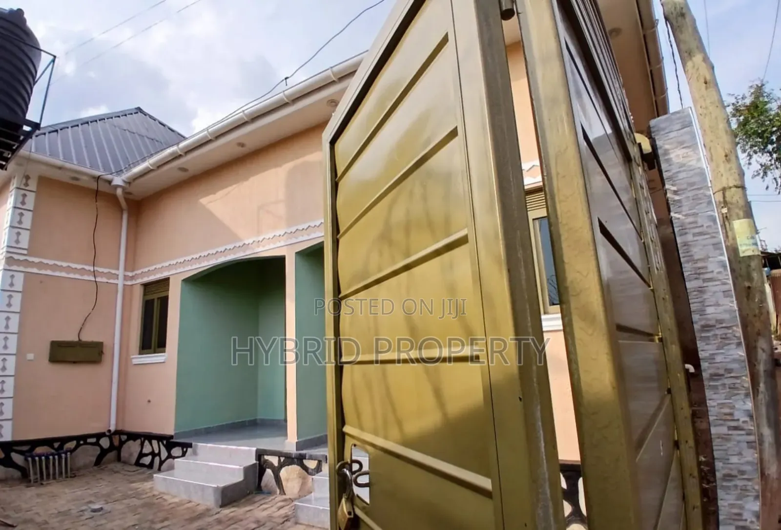 7bdrm Apartment in Kasubi Along Hoima, Rubaga for sale