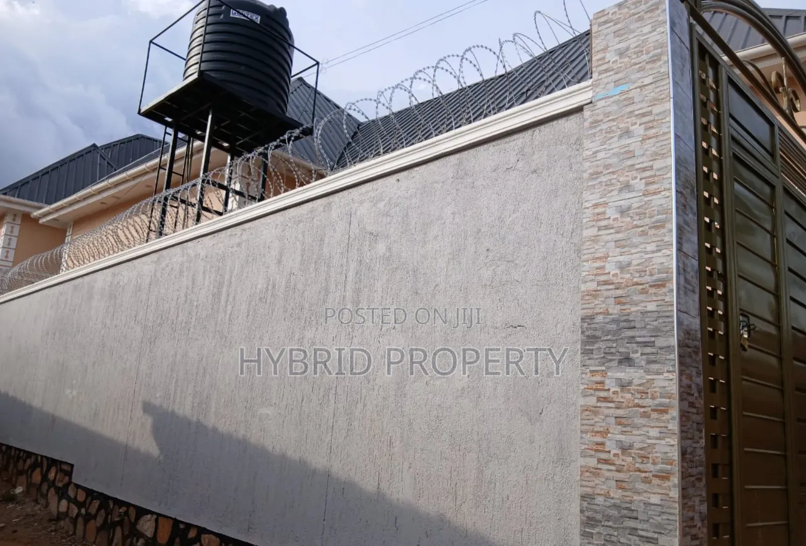 7bdrm Apartment in Kasubi Along Hoima, Rubaga for sale