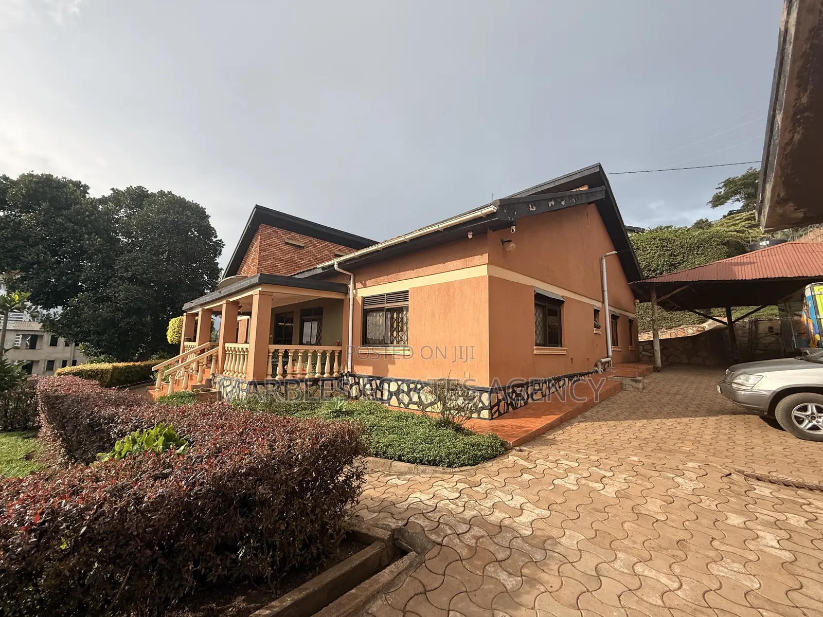 5bdrm House in Mbuya, Central Division for sale