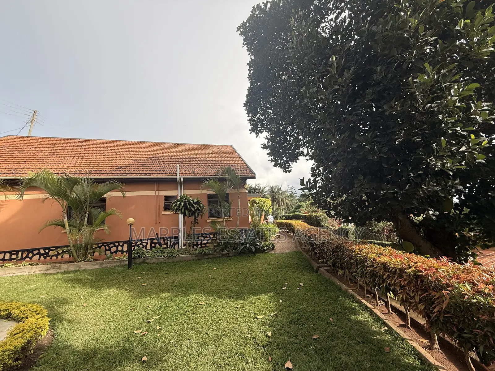 5bdrm House in Mbuya, Central Division for sale