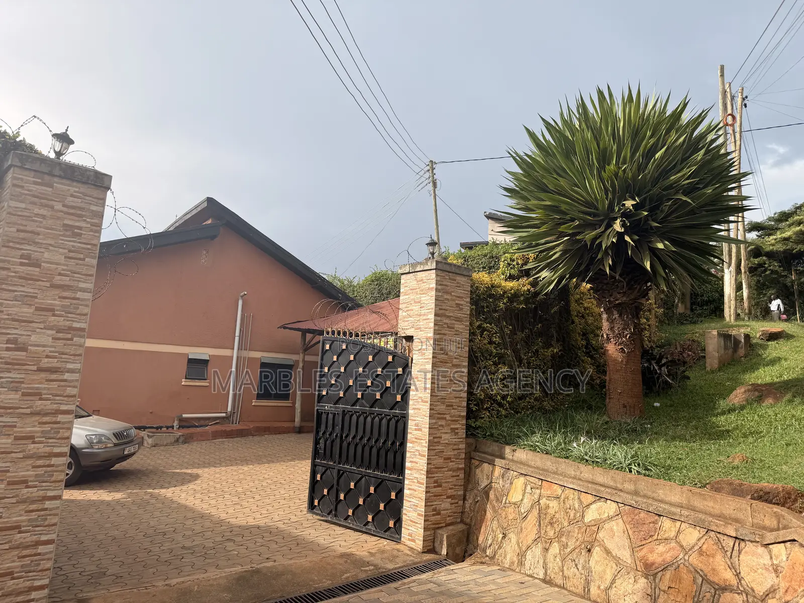 5bdrm House in Mbuya, Central Division for sale
