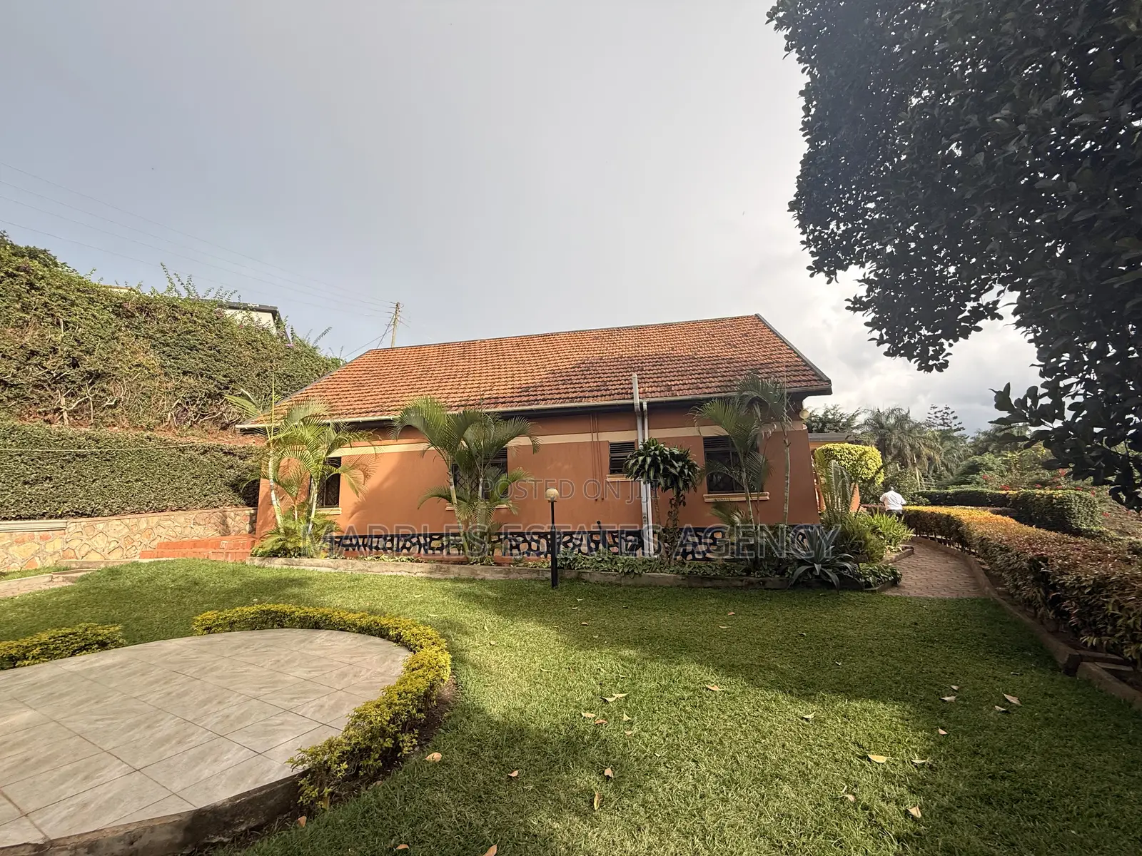 5bdrm House in Mbuya, Central Division for sale