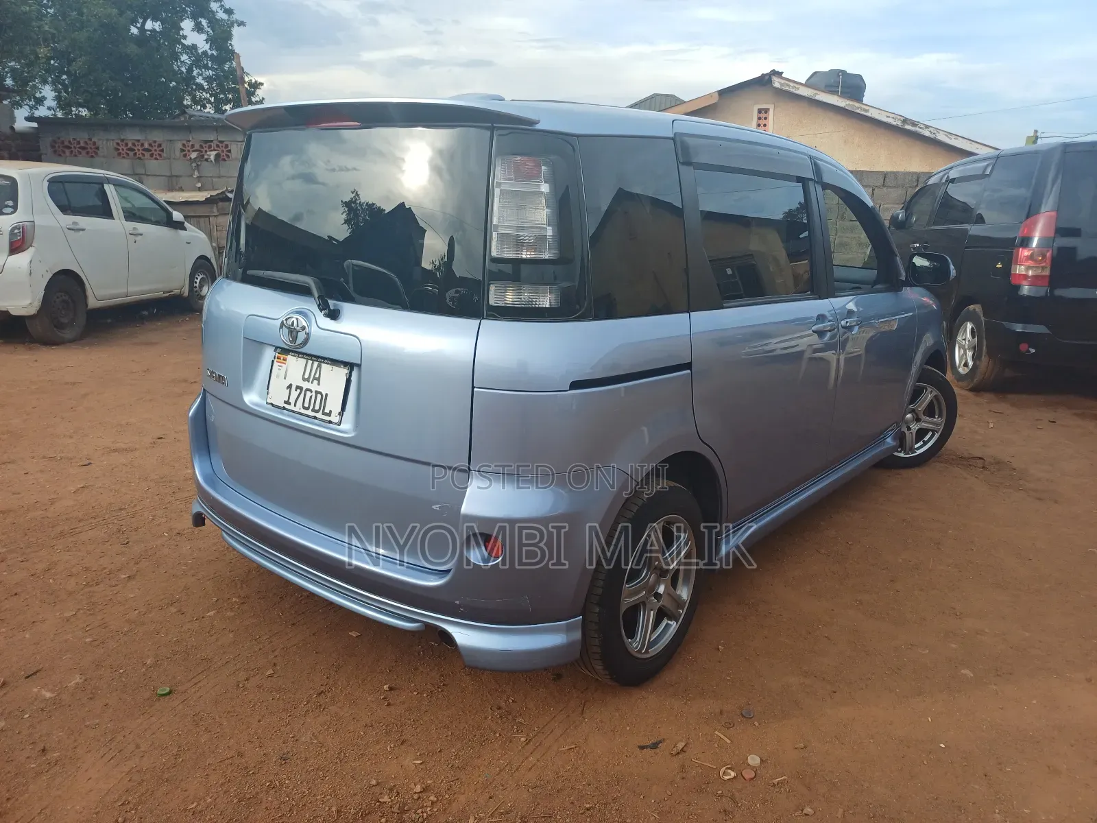 Toyota Sienta 2011 Blue