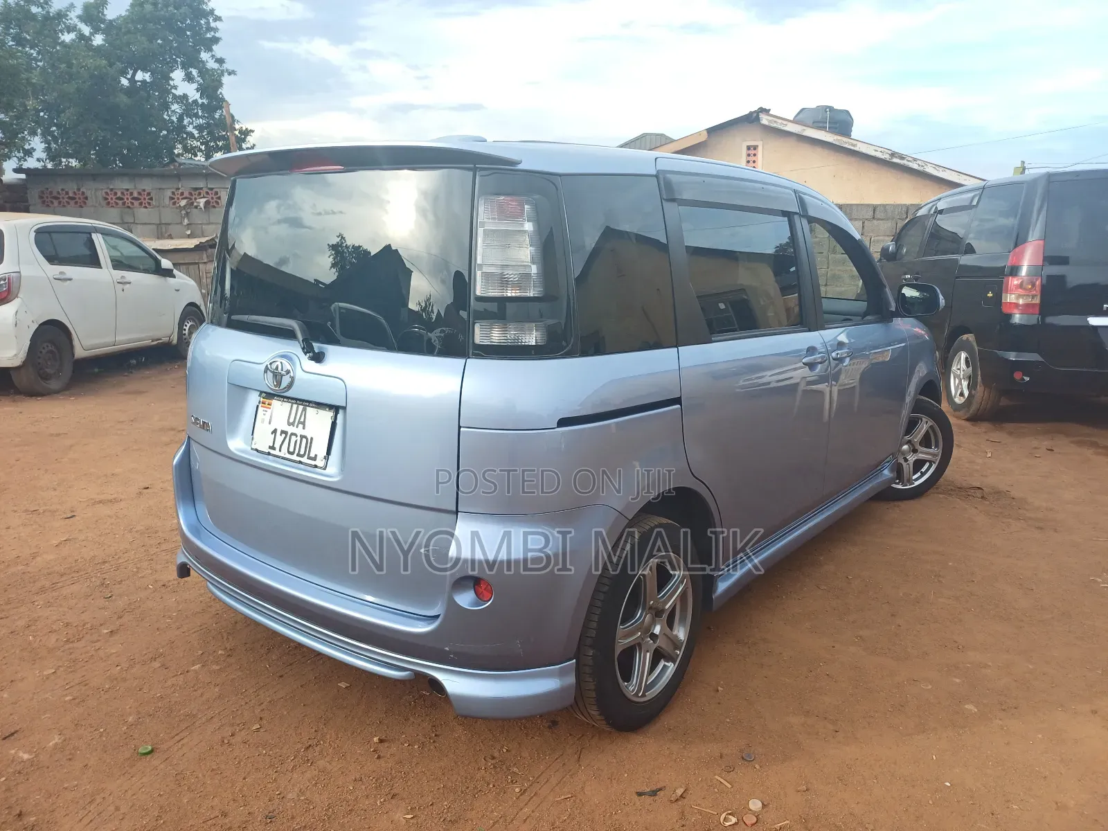 Toyota Sienta 2011 Blue