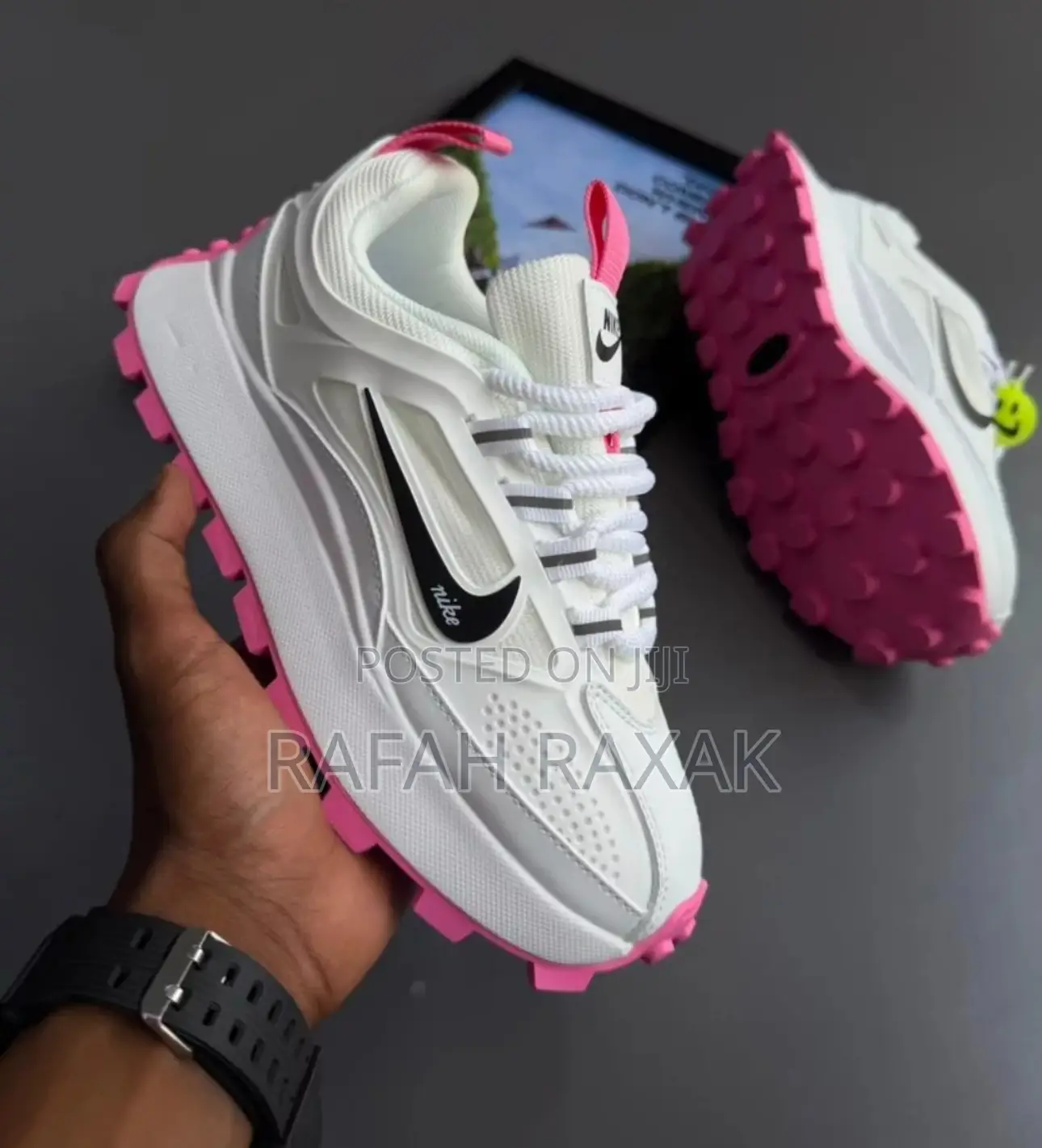 Original White/Pink Nike Air Bailleli Sneakers