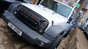 Jeep Cherokee 2010 White