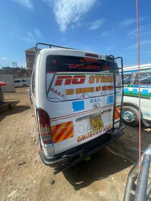 Toyota HiAce 2009 White