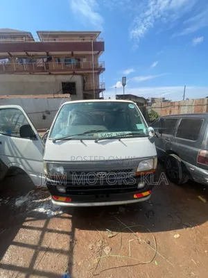 Toyota HiAce 2003 White