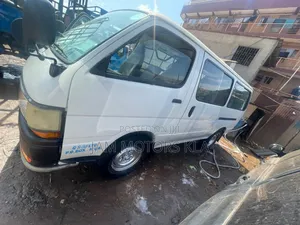 Toyota HiAce 2003 White