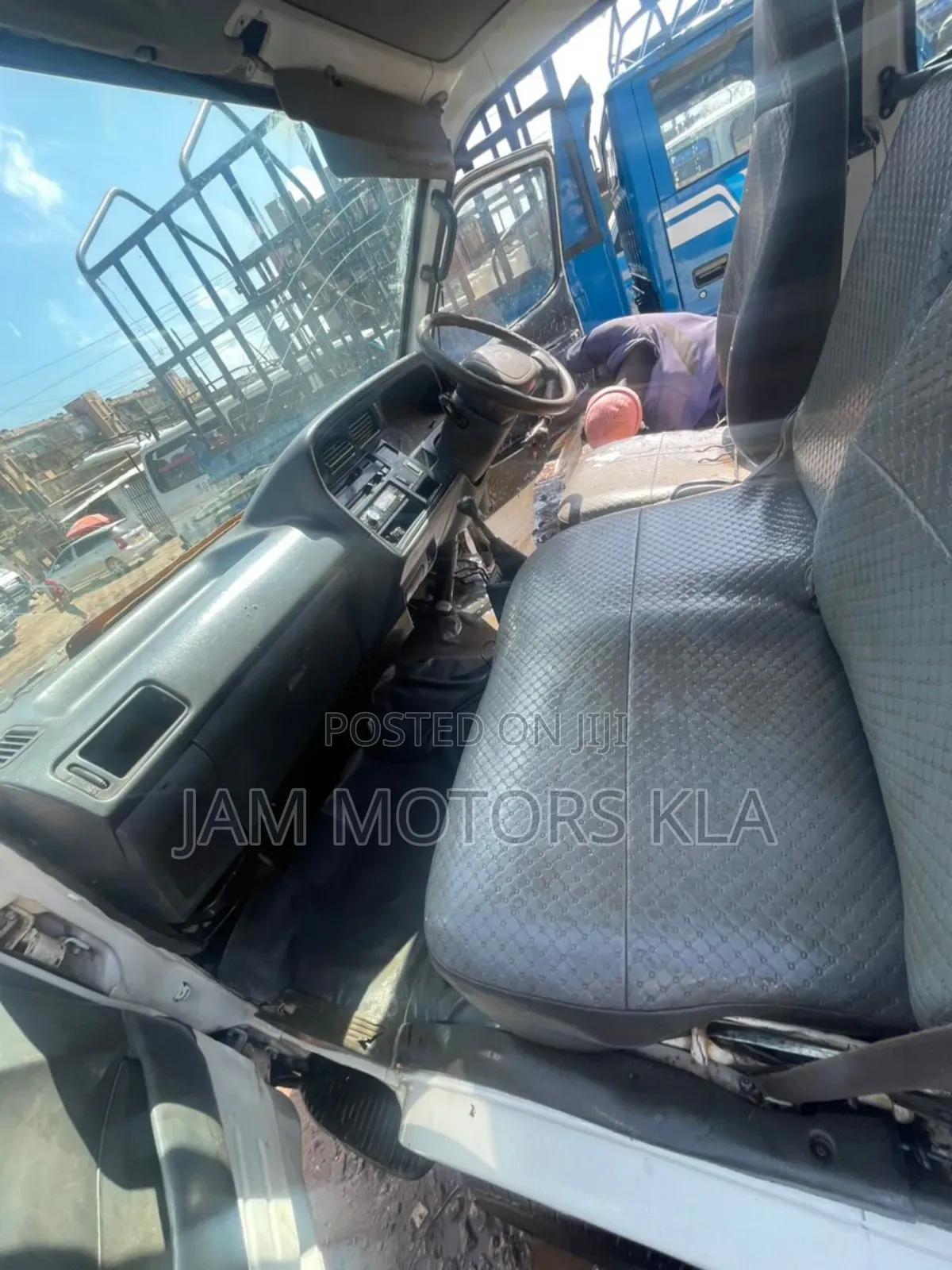 Toyota HiAce 2003 White