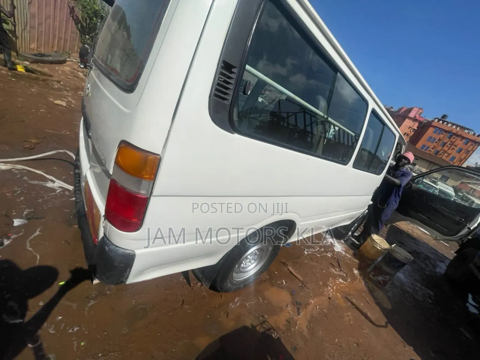 Toyota HiAce 2003 White
