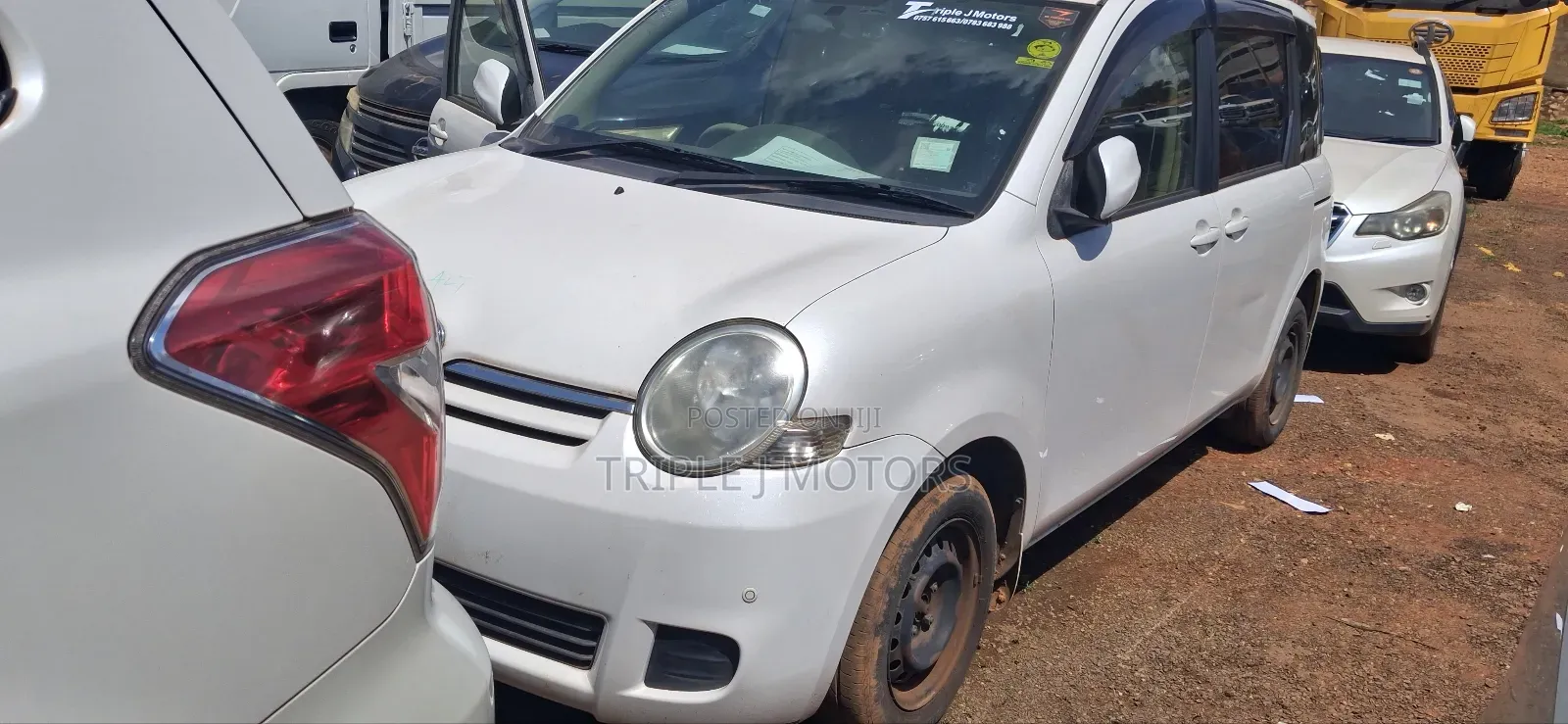 Toyota Sienta 2012 Off white