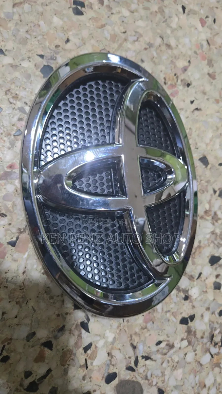 Hilux Revo Grill Toyota Logo