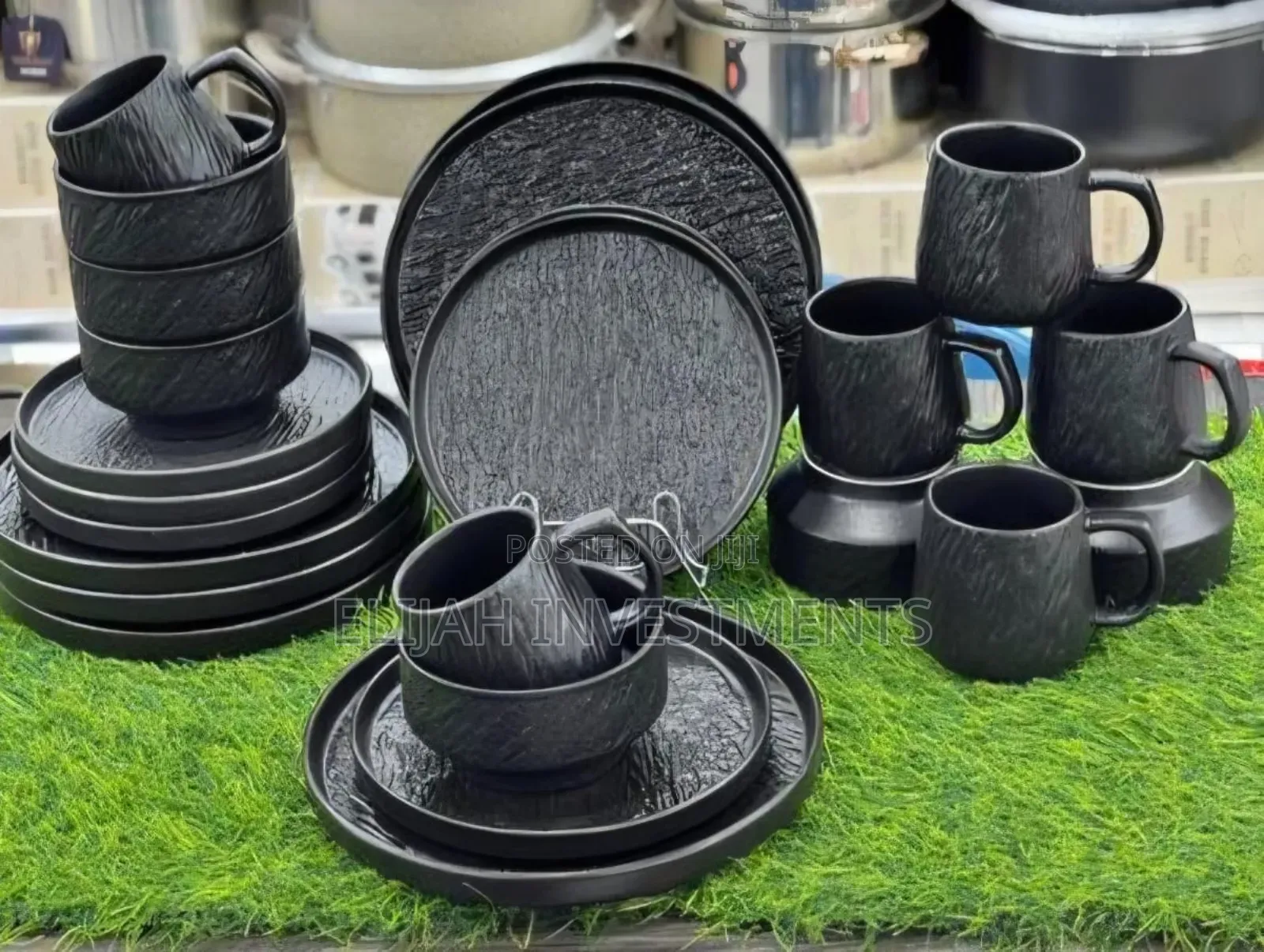 24-Piece Ceramic Dinner Set With a Rock-Glazed