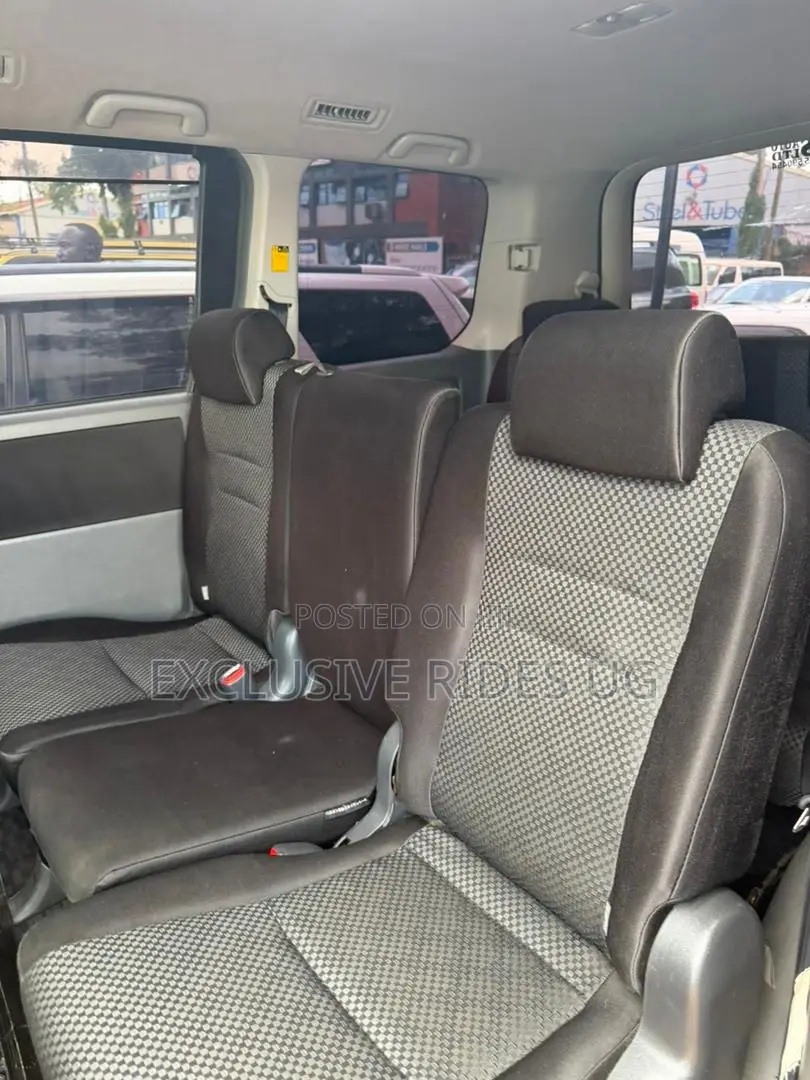 Toyota Noah 2009 Black