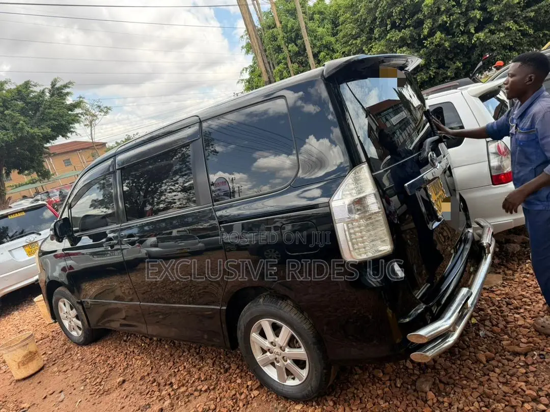 Toyota Noah 2009 Black