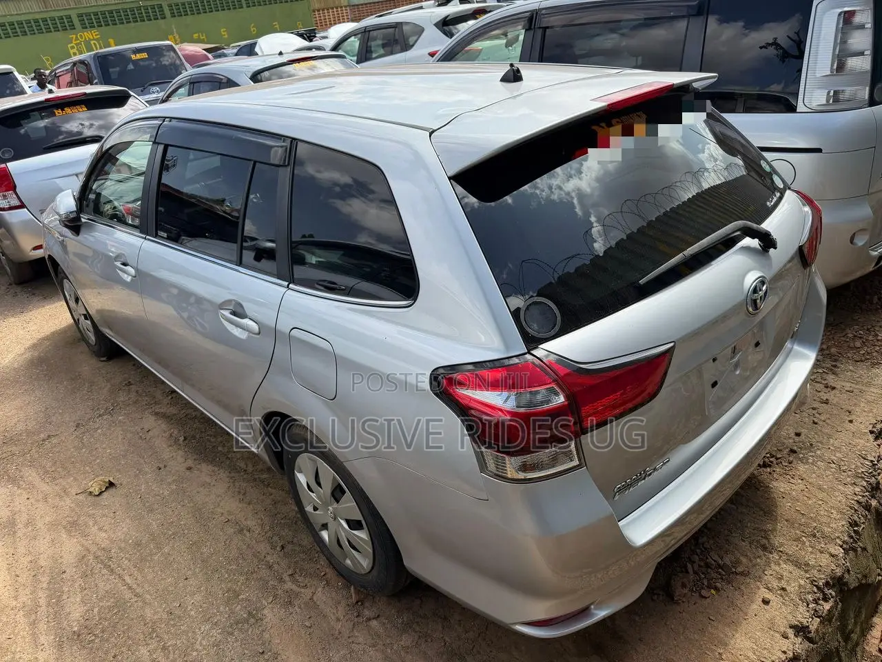 Toyota Corolla Fielder 1.5 Hybrid FWD 2017 Silver