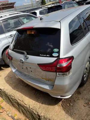 Toyota Corolla Fielder 1.5 Hybrid FWD 2017 Silver