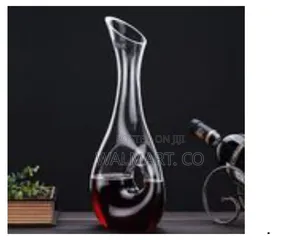 Elegant Glass Wine Decanter With Aerating Hollow Centre Transparent
