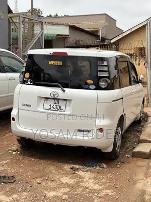 Toyota Sienta 1.5 FWD 2008 White