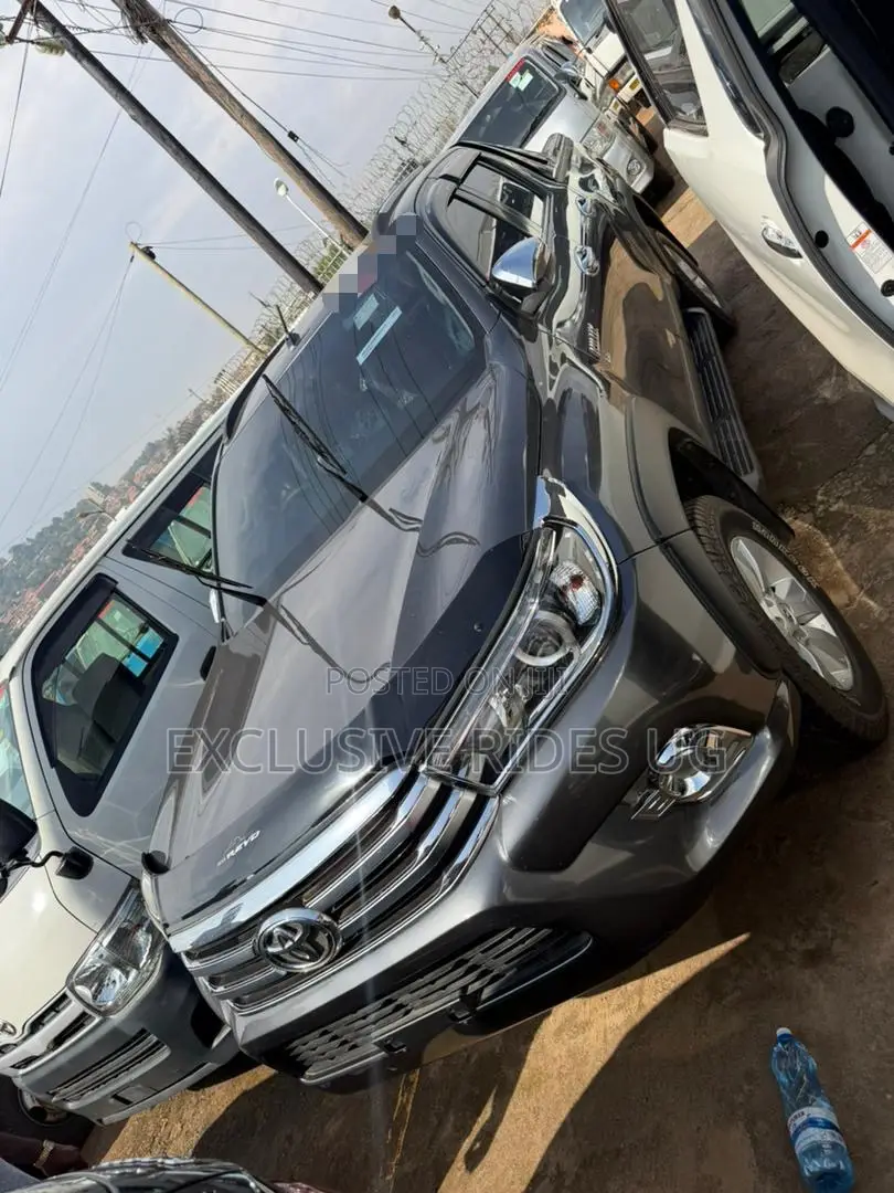 Toyota Hilux 2018 Gray