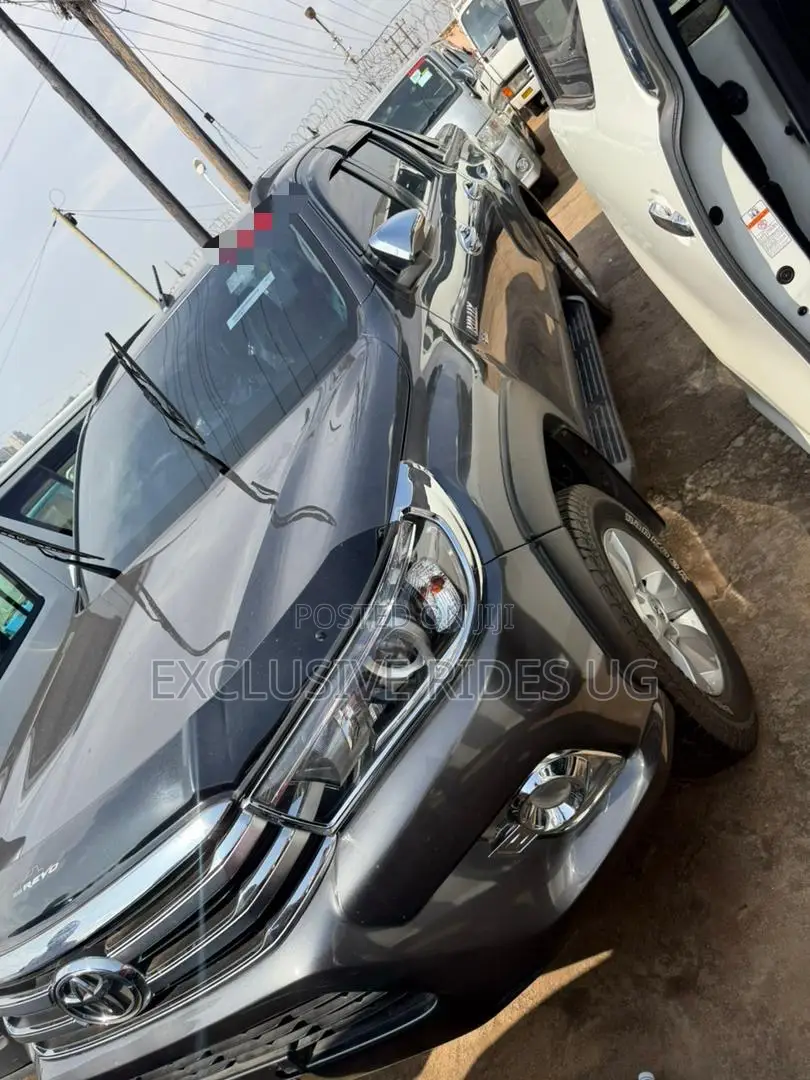 Toyota Hilux 2018 Gray