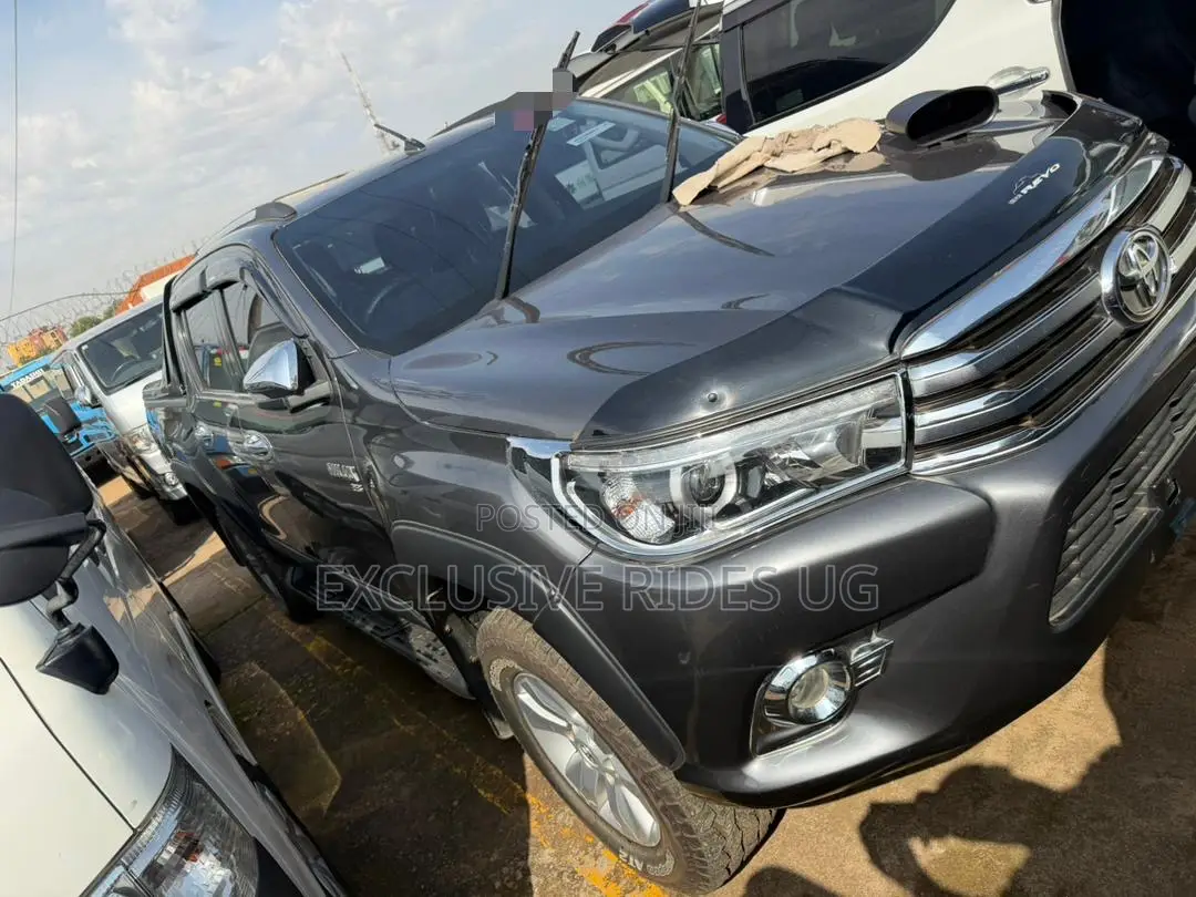 Toyota Hilux 2018 Gray