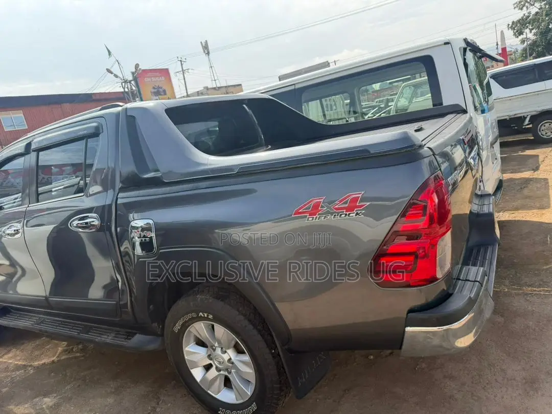 Toyota Hilux 2018 Gray