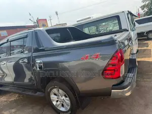 Toyota Hilux 2018 Gray
