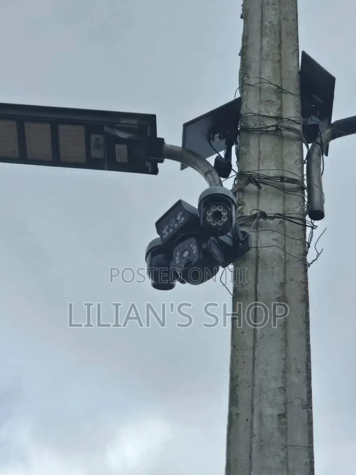 Solar-Powered PTZ (Pan-Tilt-Zoom) Security Camera.