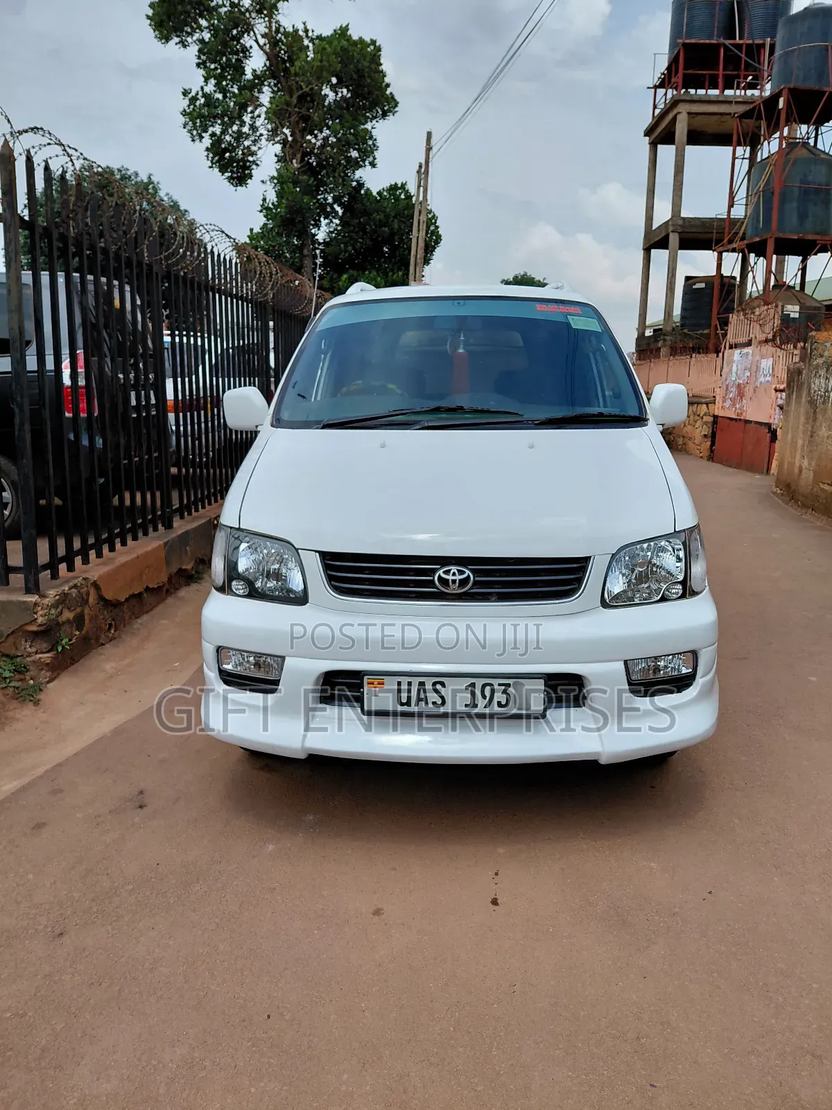 Toyota Noah 2001 White
