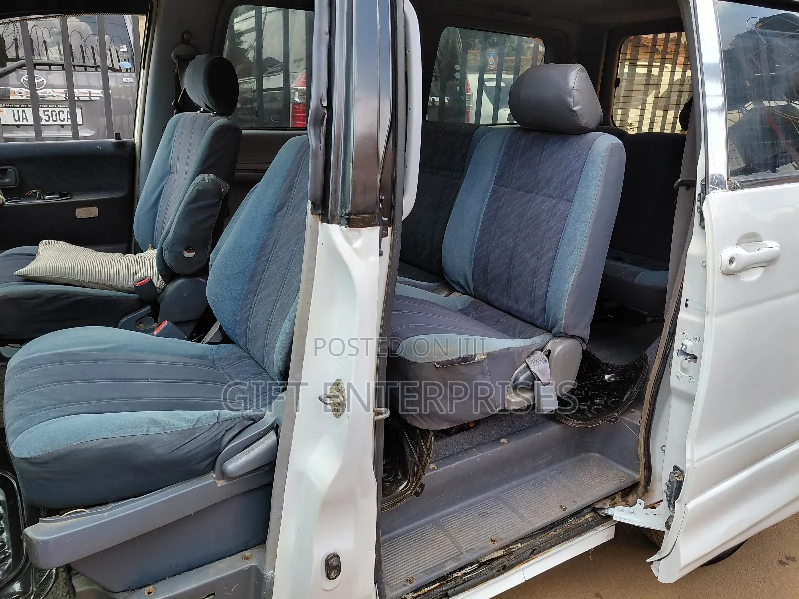 Toyota Noah 2001 White