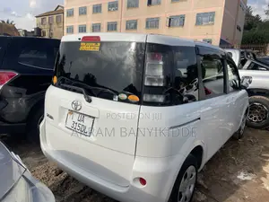 Toyota Sienta 2012 White