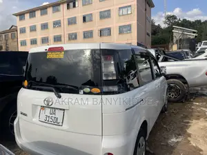 Toyota Sienta 2012 White