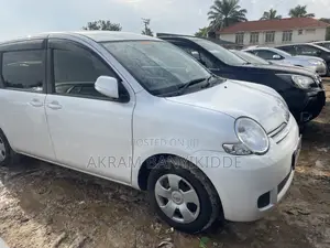 Toyota Sienta 2012 White