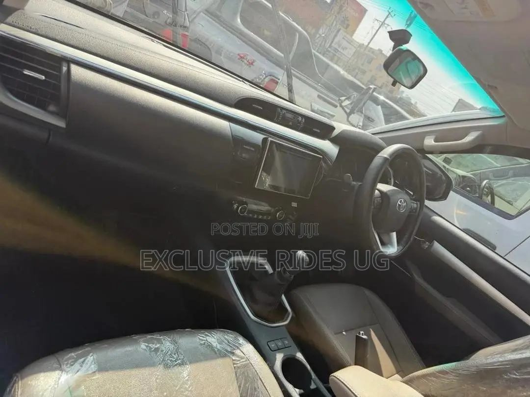 Toyota Hilux 2018 Gray
