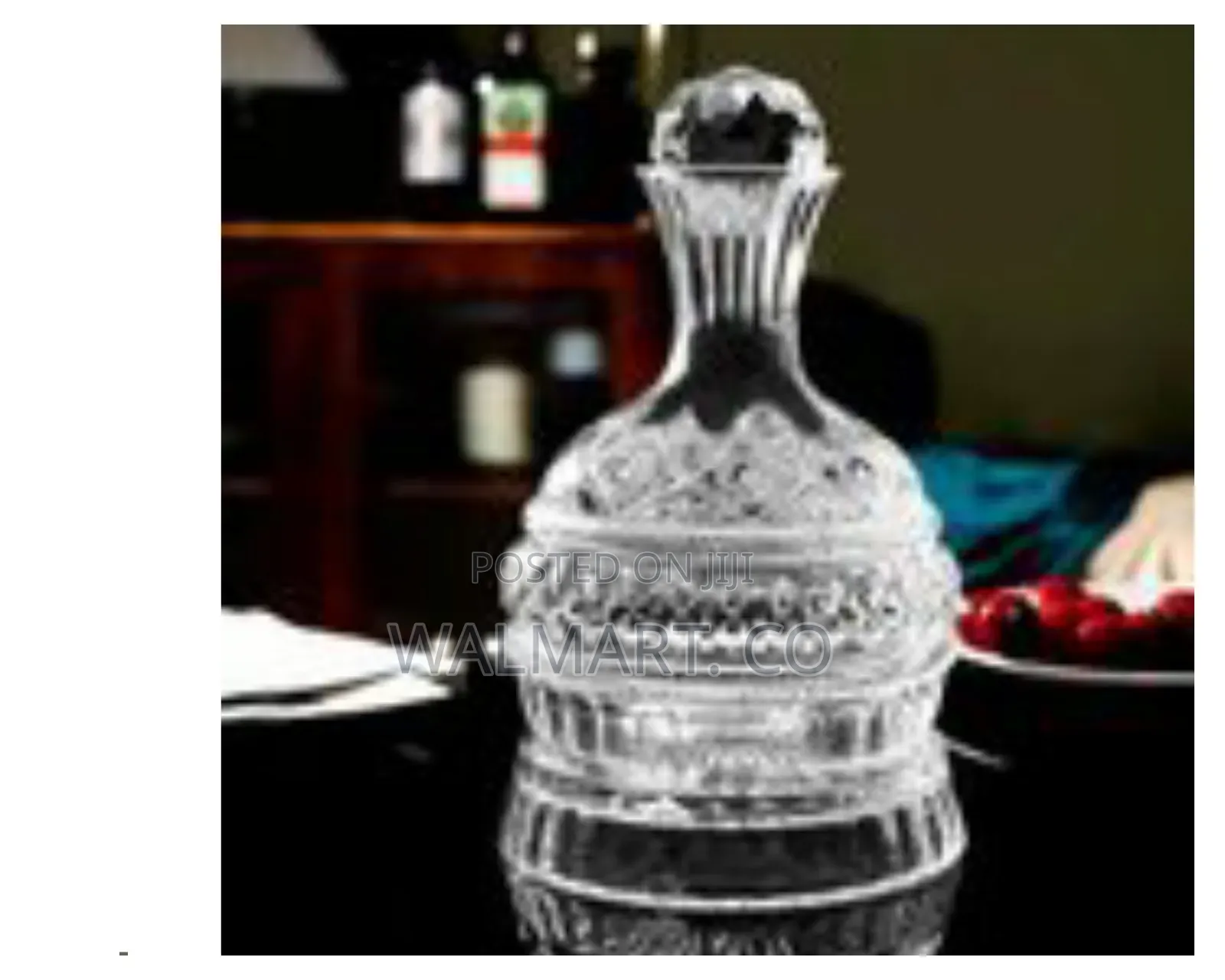 Elegant Transparent Decanter With Faceted Stopper Transparent