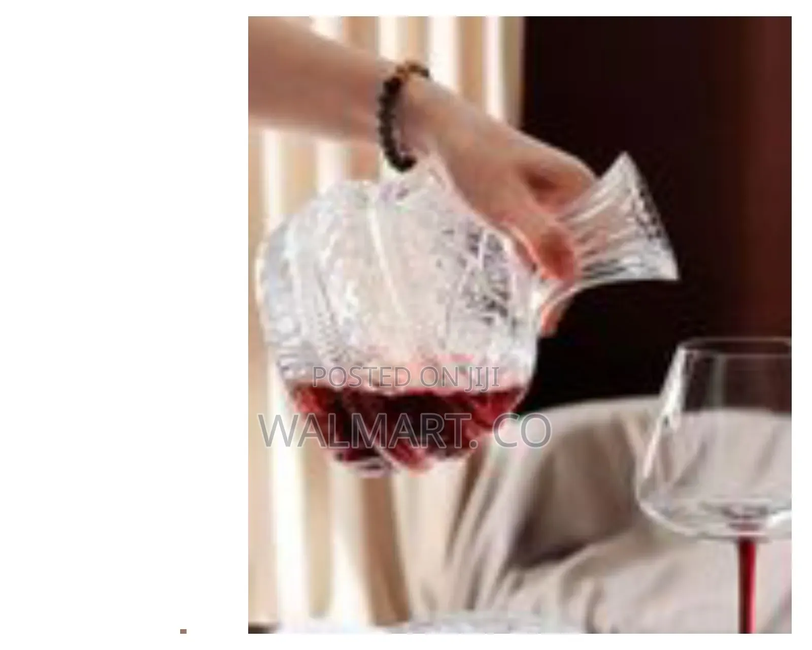 Elegant Transparent Decanter With Faceted Stopper Transparent