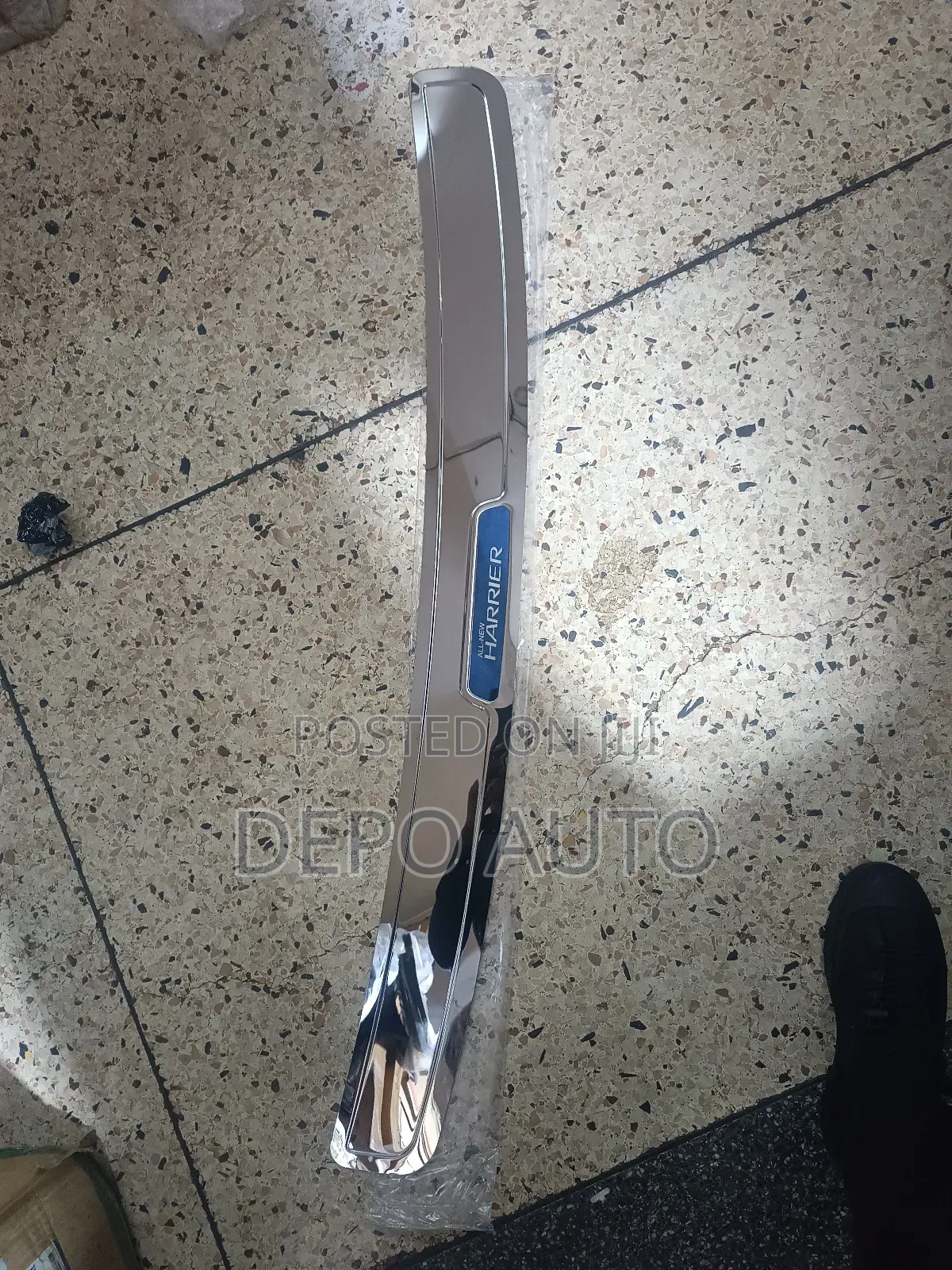 Rear Bumper Moulding Harrier Kawundo