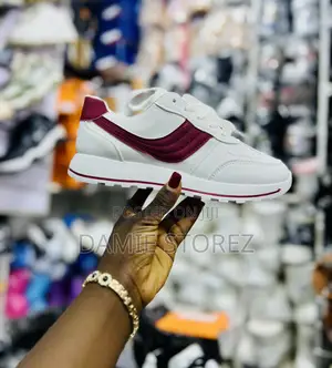 White Simple Sneakers