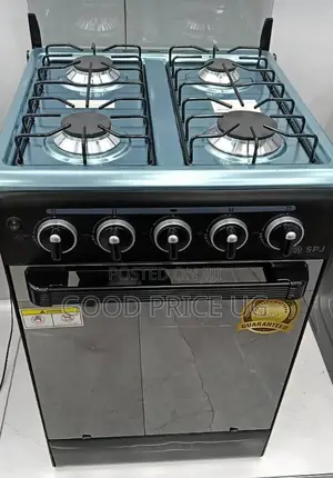 50x50cm Freestanding Gas Cooker With a Black Finish.