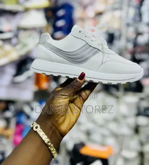 White Simple Sneakers