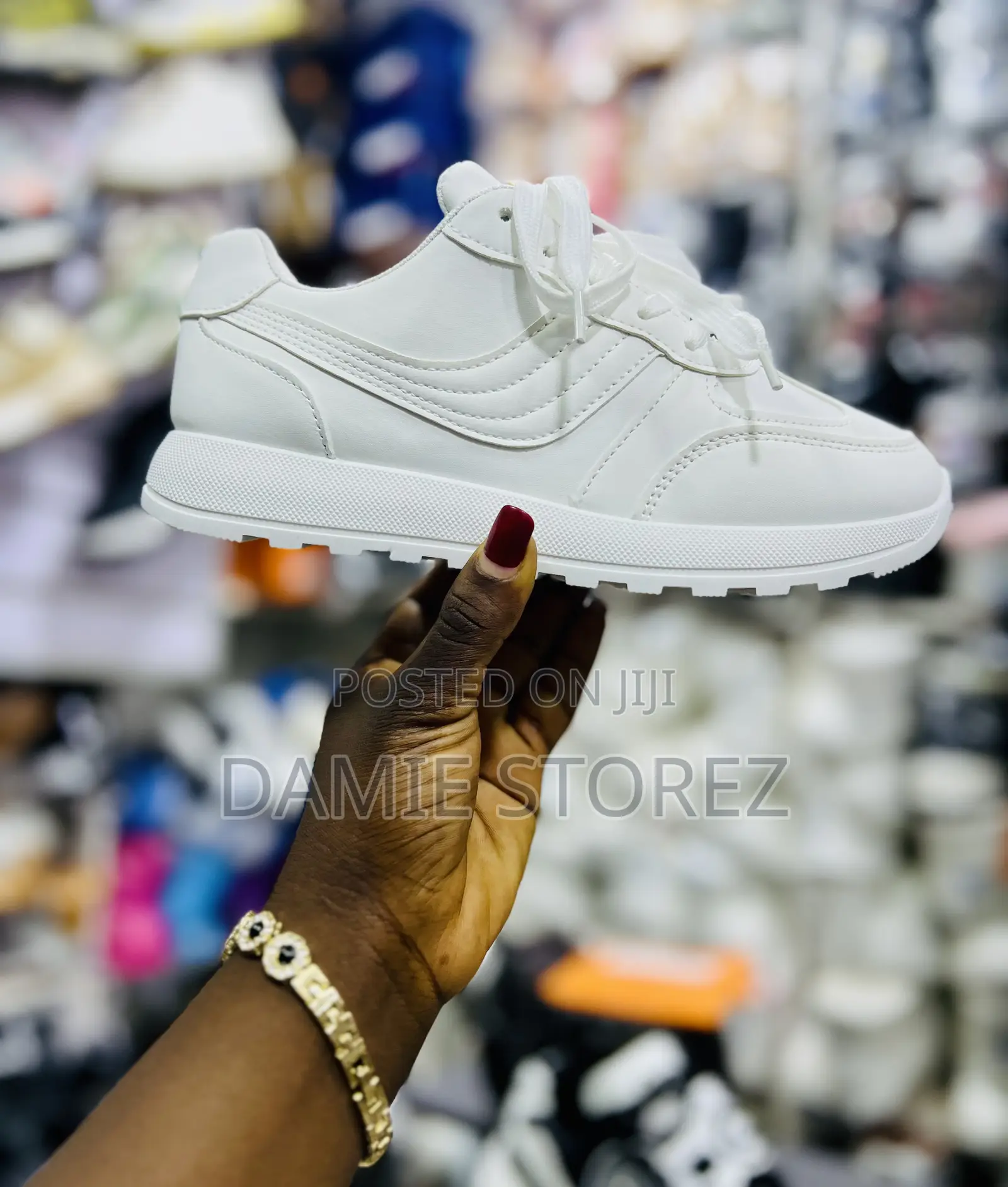 White Simple Sneakers