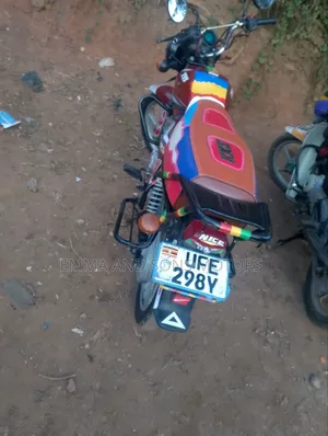 TVS HLX 125 2022 Red