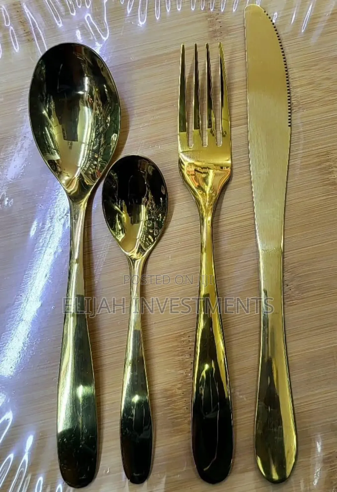 24pcs Gold-Plated Stainless Steel Cutlery.