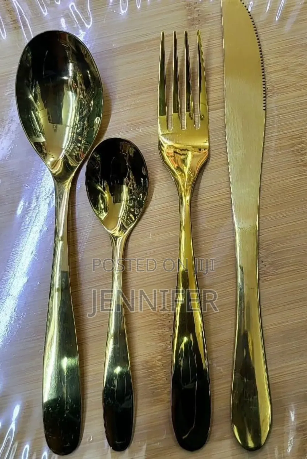 24pcs Gold-Plated Stainless Steel Cutlery.