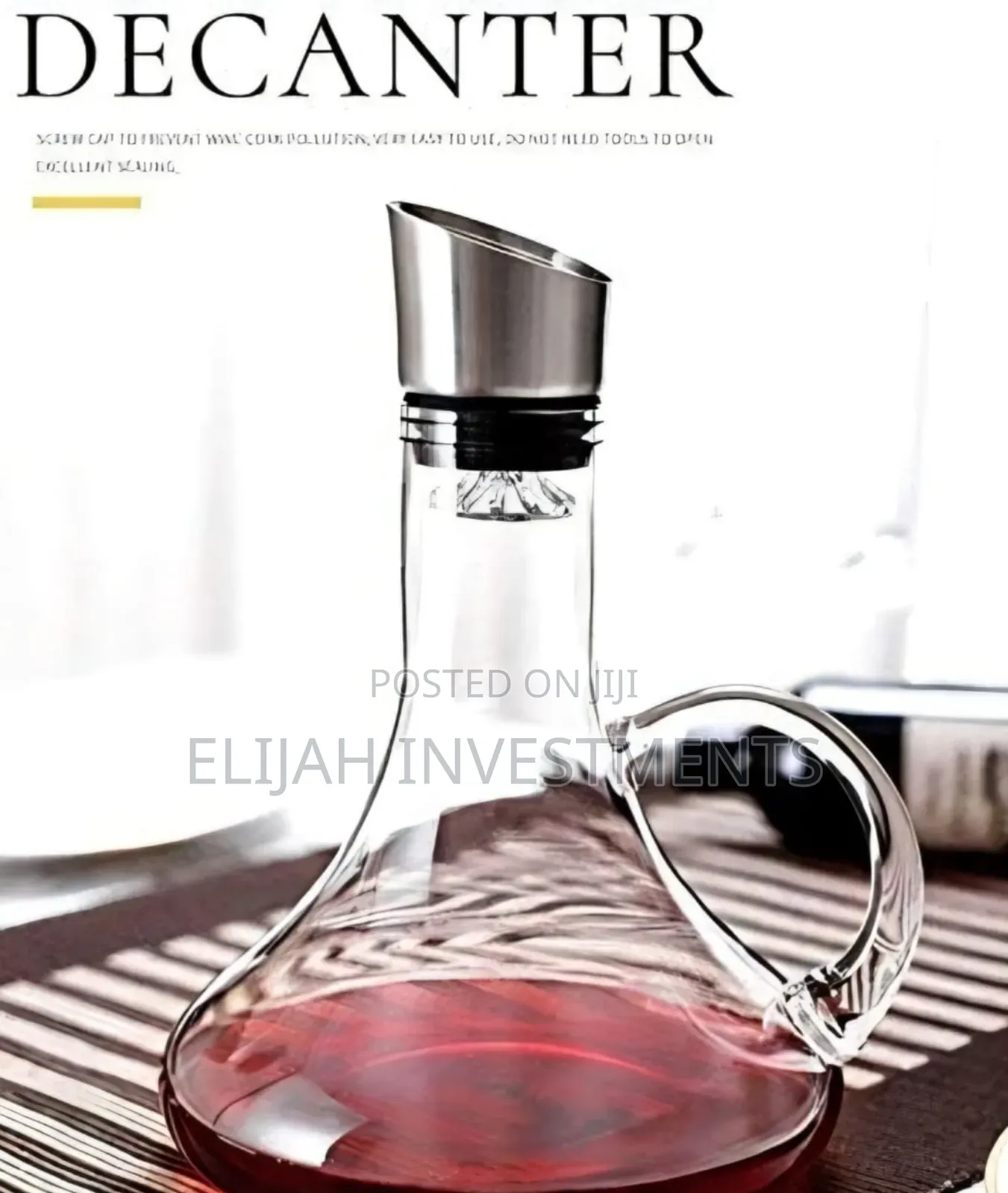 Wine Decanter With a Built-in Aerator and Pourer.