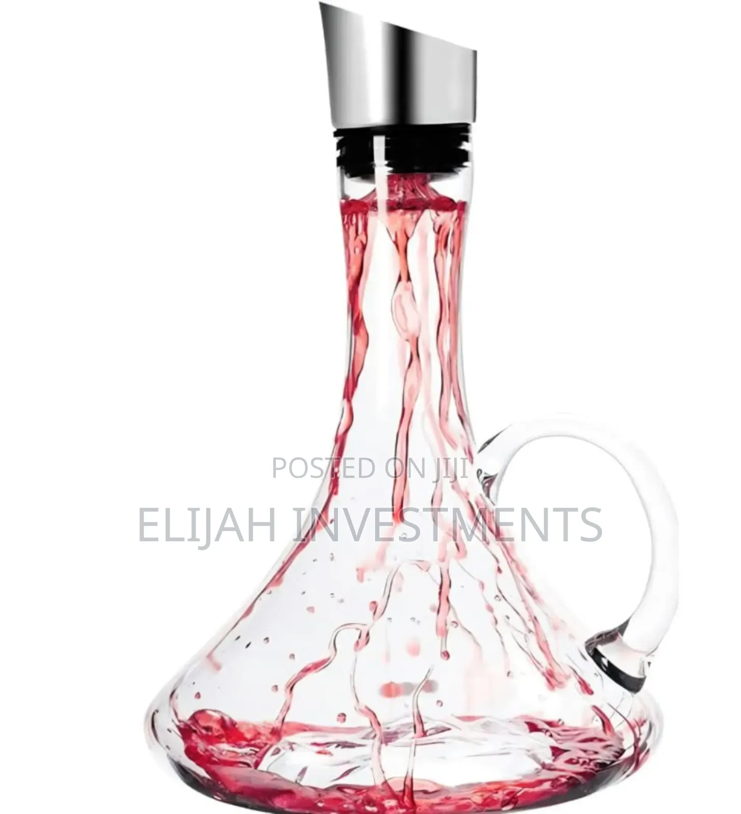 Wine Decanter With a Built-in Aerator and Pourer.